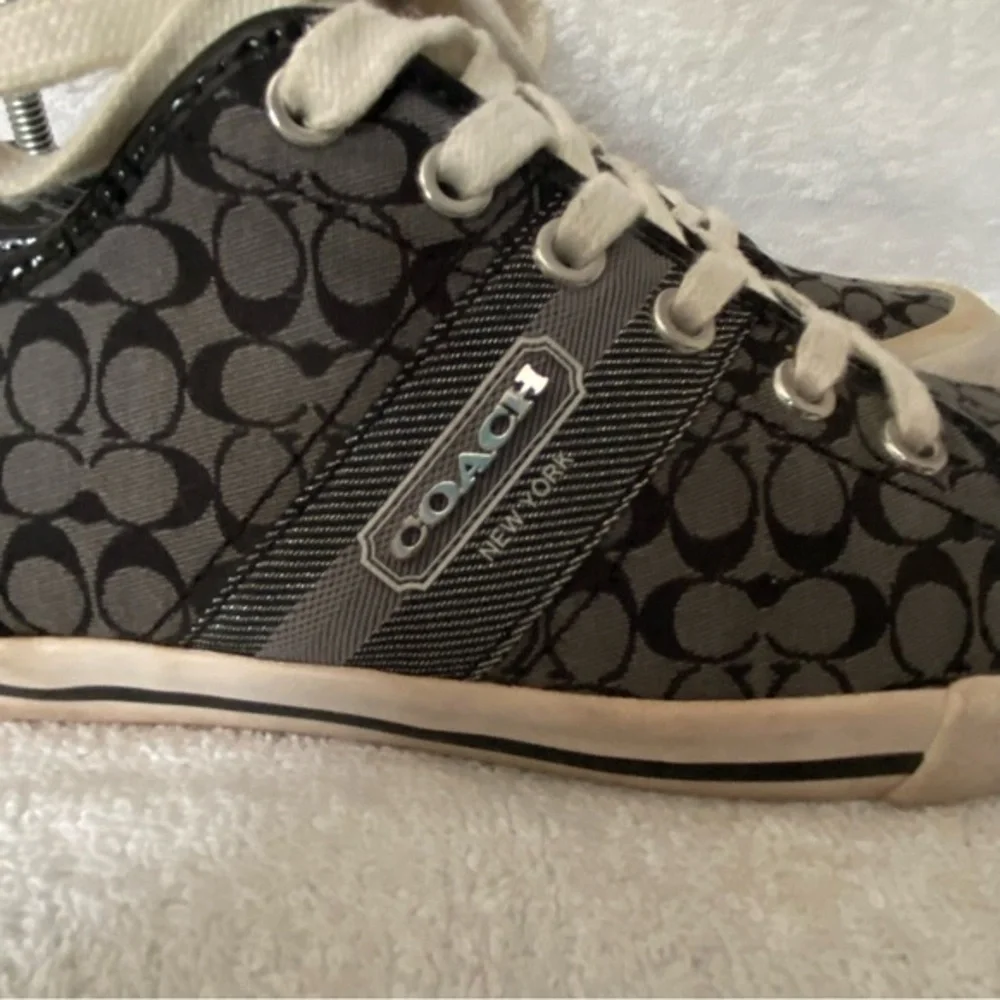 Couch Shoes Sneaker‎ Women’s Size 9B  Black Lace Up